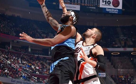 路威25分庄神首秀19+14 快船客场大胜骑士