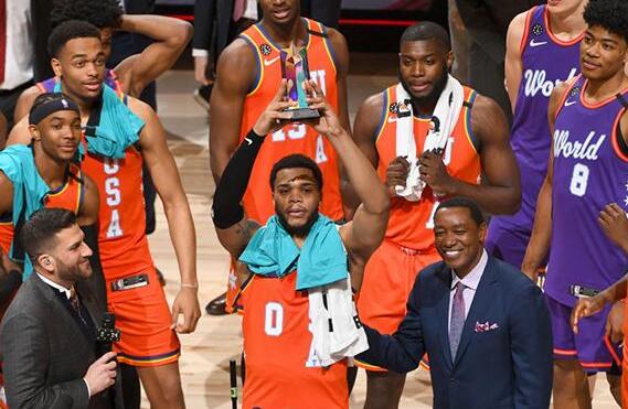 自抛自扣秀翻全场 布里奇斯MVP毋庸置疑