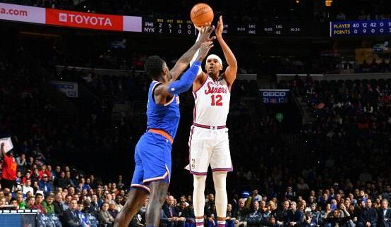 76人主场115-106胜尼克斯