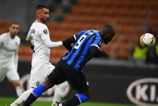 国际米兰打进欧联杯16强 孔蒂的4后卫战术获得大胜利