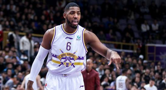 前北控悍将迎西甲首秀 汤普森出战18分钟砍11+8