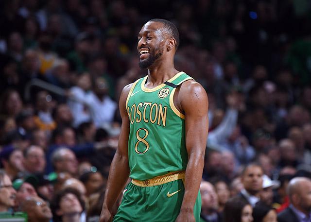 肯巴沃克缺席四场后恢复了训练