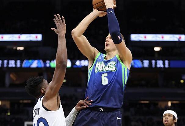 波尔津吉斯独挑大梁挑战，统率独行侠攻防