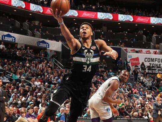 字母哥亮眼数据堪称豪华 比肩天勾