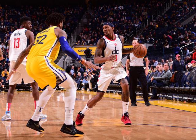 奇才客场轻取勇士