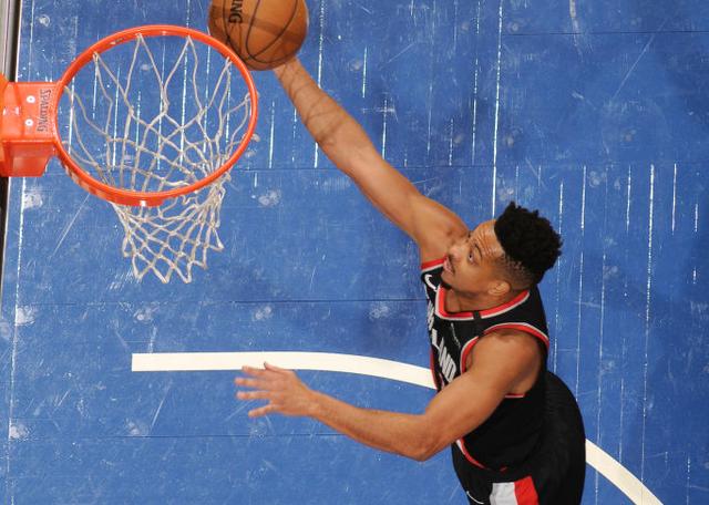 开拓者轻取魔术，结束三连败