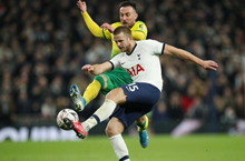 埃里克·迪尔(热刺)在对阵诺里奇的比赛中被淘汰