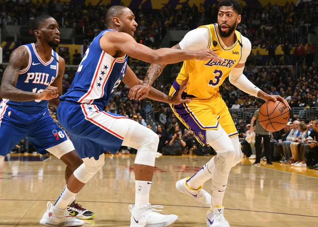 湖人轻取76人 缺少主力的76人对湖人的威胁实数极地