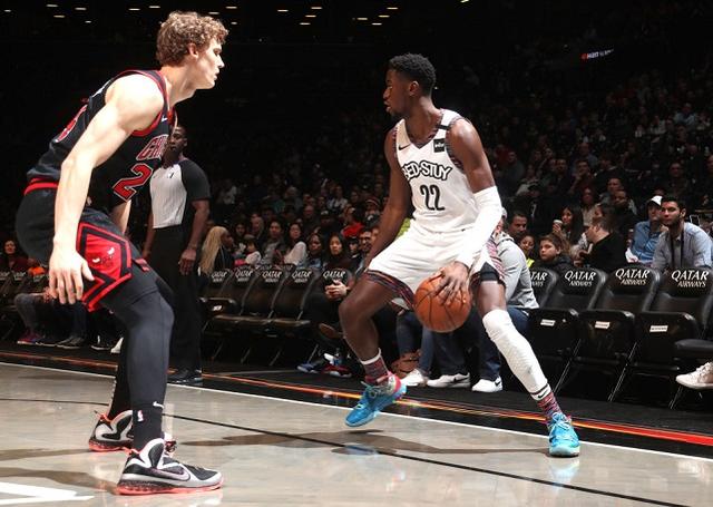 篮网主场险胜公牛