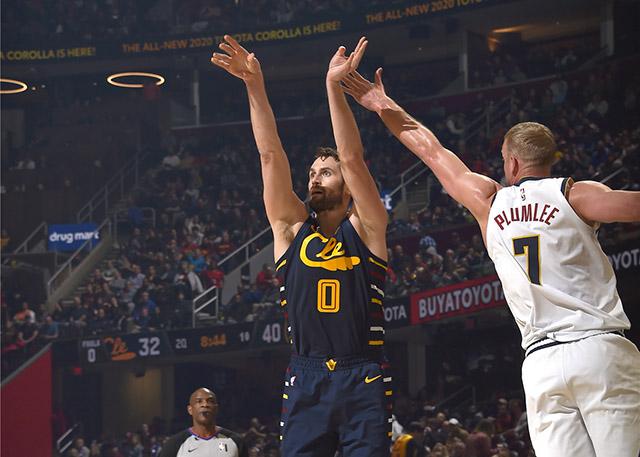 骑士胜掘金止住四连败