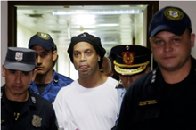 罗纳尔迪尼奥的律师试图释放他