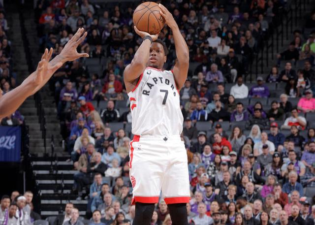 洛瑞身背五犯扛起球队