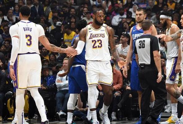 湖人强势登顶 制霸实力榜单