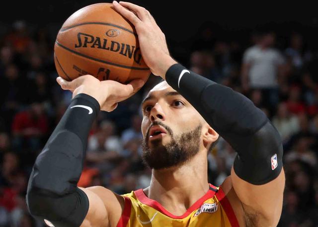 雷霆与爵士的比赛延期