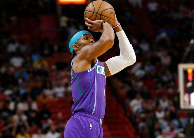 黄蜂客场力克热火