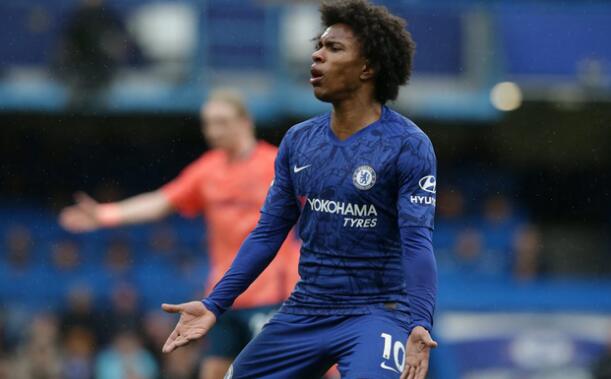 英超暂停引发尴尬困局,球都没提完球员就要溜了