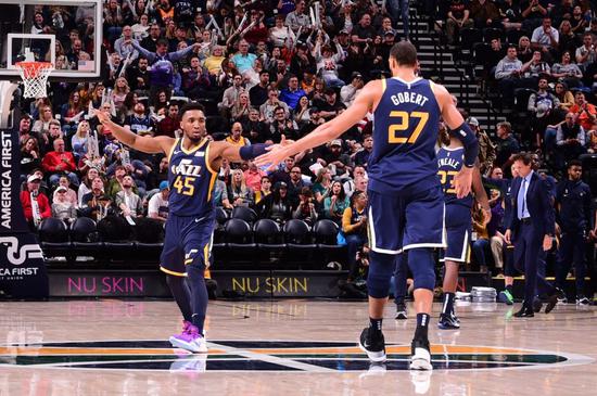 米切尔也确诊新冠肺炎