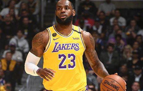 詹姆斯倒地抢断