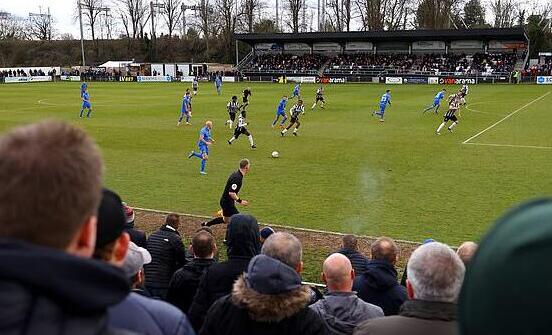 疫情也挡不住英超球迷的热情 这可咋办？