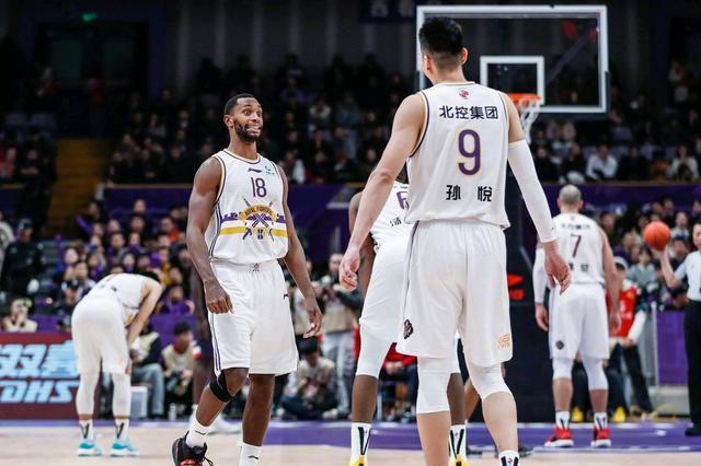 北控男篮主力控卫王子瑞开视频直播，爆冷胜广东印象深刻