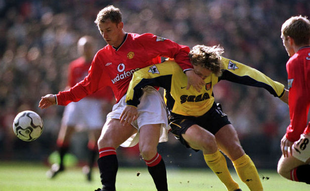 英超经典回顾:约克帽子戏法曼联6比1羞辱枪手