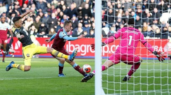 西汉姆联副主席透露球队有8名球员出现了肺炎的症状