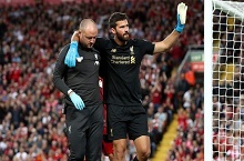 欧冠前阿利森谈阿德里安 他脚下技术很好