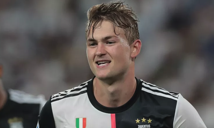 曼联想要加强中后卫的强度，目标重新放在了德利赫特身上