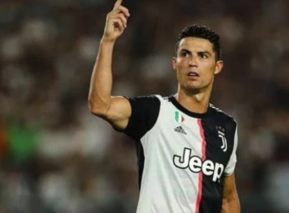 C罗重新考虑是否回老家，巴黎诚挚的邀请也不在乎