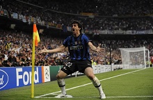 欧冠历史上的今天 国米赢球巴萨憾平阿森纳