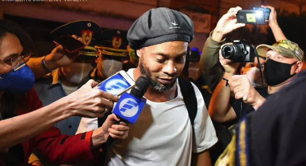 小罗马上就要出狱，狱友为了庆祝办起了烧烤派对，纷纷表示舍不得