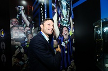 萨内蒂:欧冠捧杯是职业生涯最美好时刻 对国米的爱永无止境