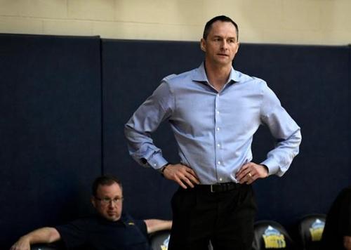 受到疫情的冲击，公牛卡尔尼绍瓦斯为运营副总裁，现在主持大局