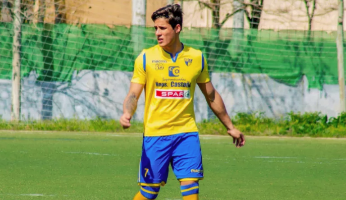 内马尔新爹身体素质不错,但是球技一塌糊涂