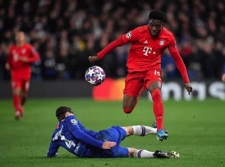 位置的变化带来的传奇,足球史上那些扭转人生的位置更换