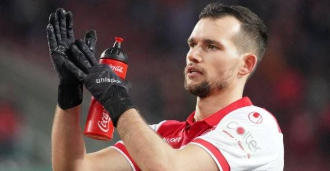 斯托格表示跟英超有接触，但是更愿意与杜塞尔多夫续约