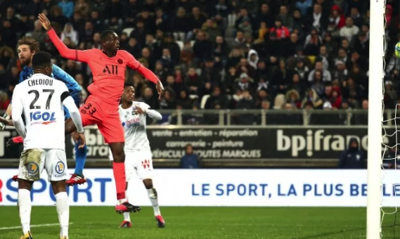 巴黎缺少强力后卫求助曼联，曼联趁火打劫索要4000万欧