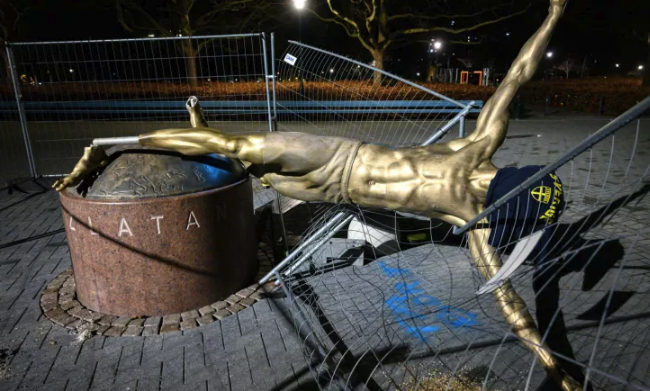 伊布表示破坏他雕像的人只是个臭弟弟，没事只会酸的柠檬精