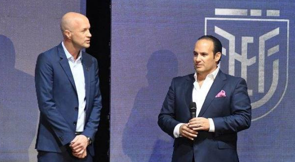 超支聘请小克鲁伊夫当主帅,厄瓜多尔足协主席遭足协解职