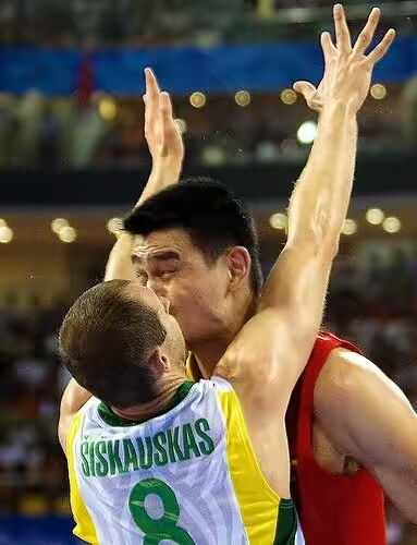 盘点下关于NBA球场上的搞笑抓拍，完全颠覆了你对于NBA的看法