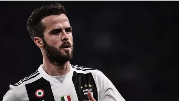 巴萨球员过多,想要通过转会趁机将拉基蒂奇卖出去