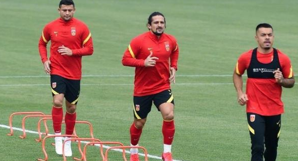 洛国富表态为中国奉献全部，英超集体同意复赛