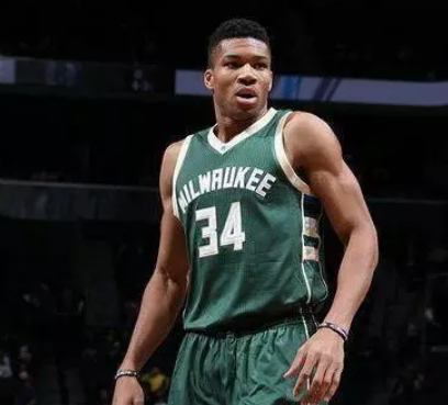 破茧成蝶之后惊艳全联盟，字母哥终于来到了他的巅峰期