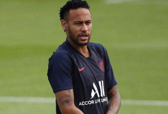 内马尔从来就没有考虑过巴萨，下架可能是C罗球队