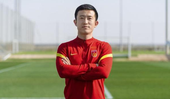 英超重启选定具体日期，张鹭被曝高铁吸烟写检讨