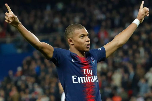 巴萨天价水货回归，三大豪门竟然争相得到，难道有秘密武器