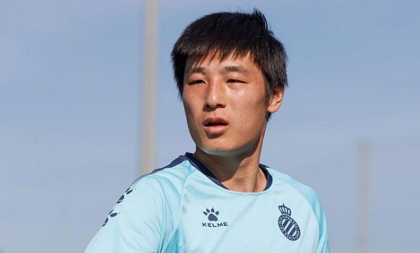 武磊成为队伍累赘,比赛状态低迷,需要紧急调整