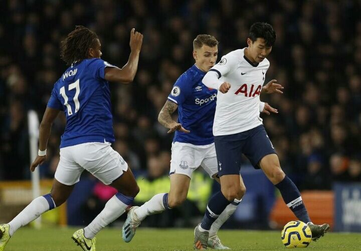 全村的希望在比较之下显得很渺小,身价差距难以逾越