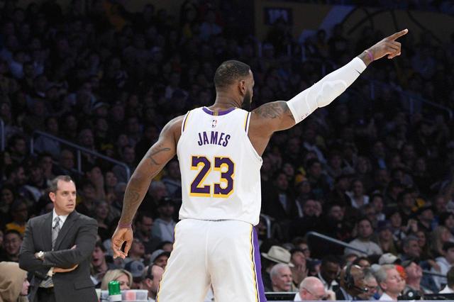 欧文的行为一个比一个天真，霍华德真的上当了