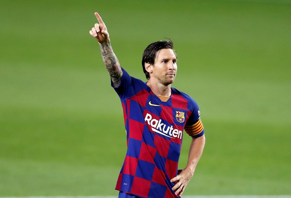 球王梅西球技高超到对面屡次犯规也能华丽突破防线